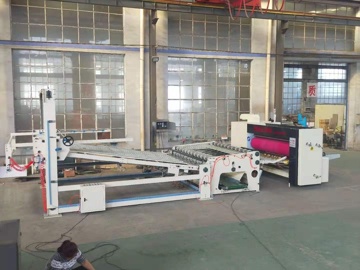 Fully automatic die cutter/corrugated cardboard carton making machine