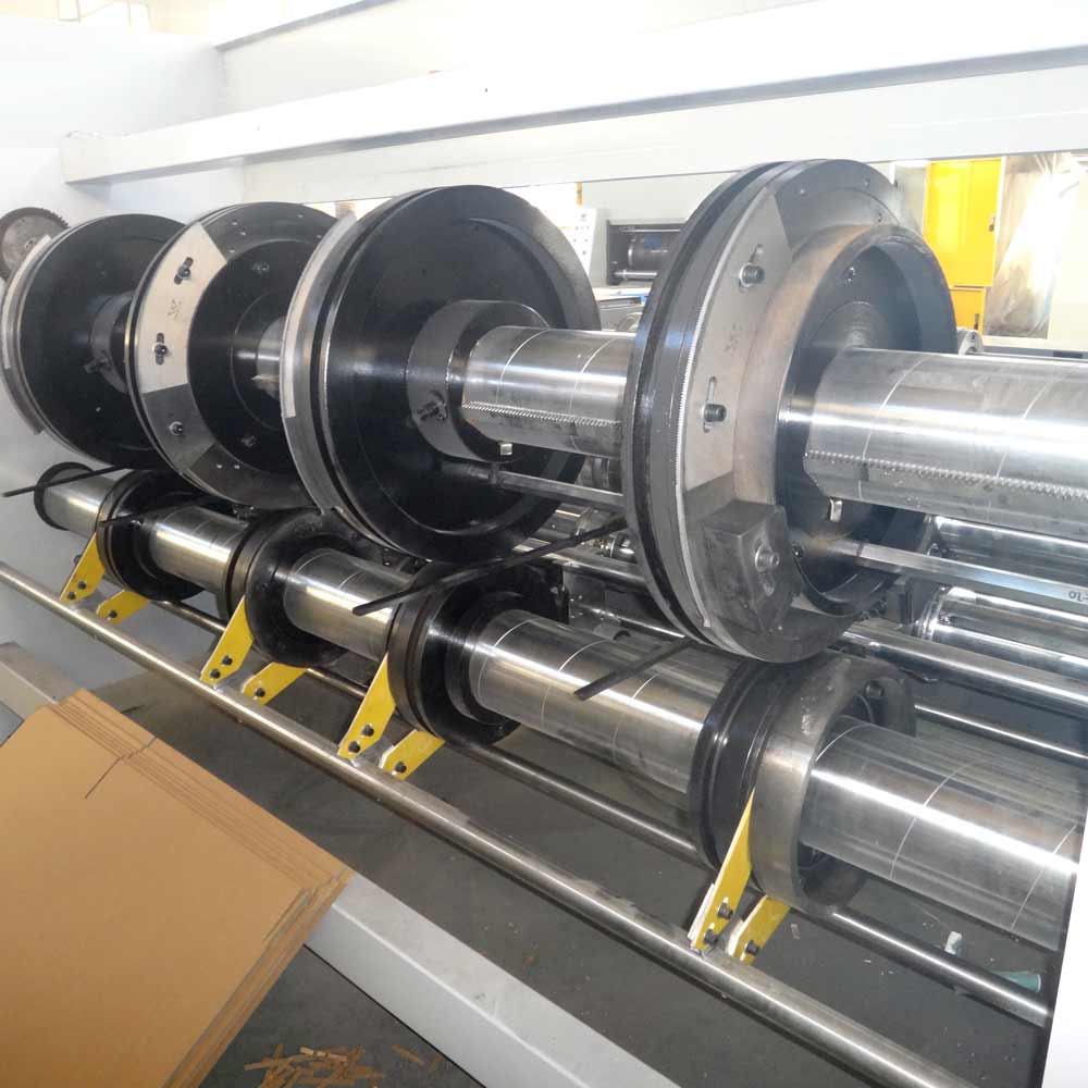 Semi - auto chain feeding rotary slotting machine for carton box