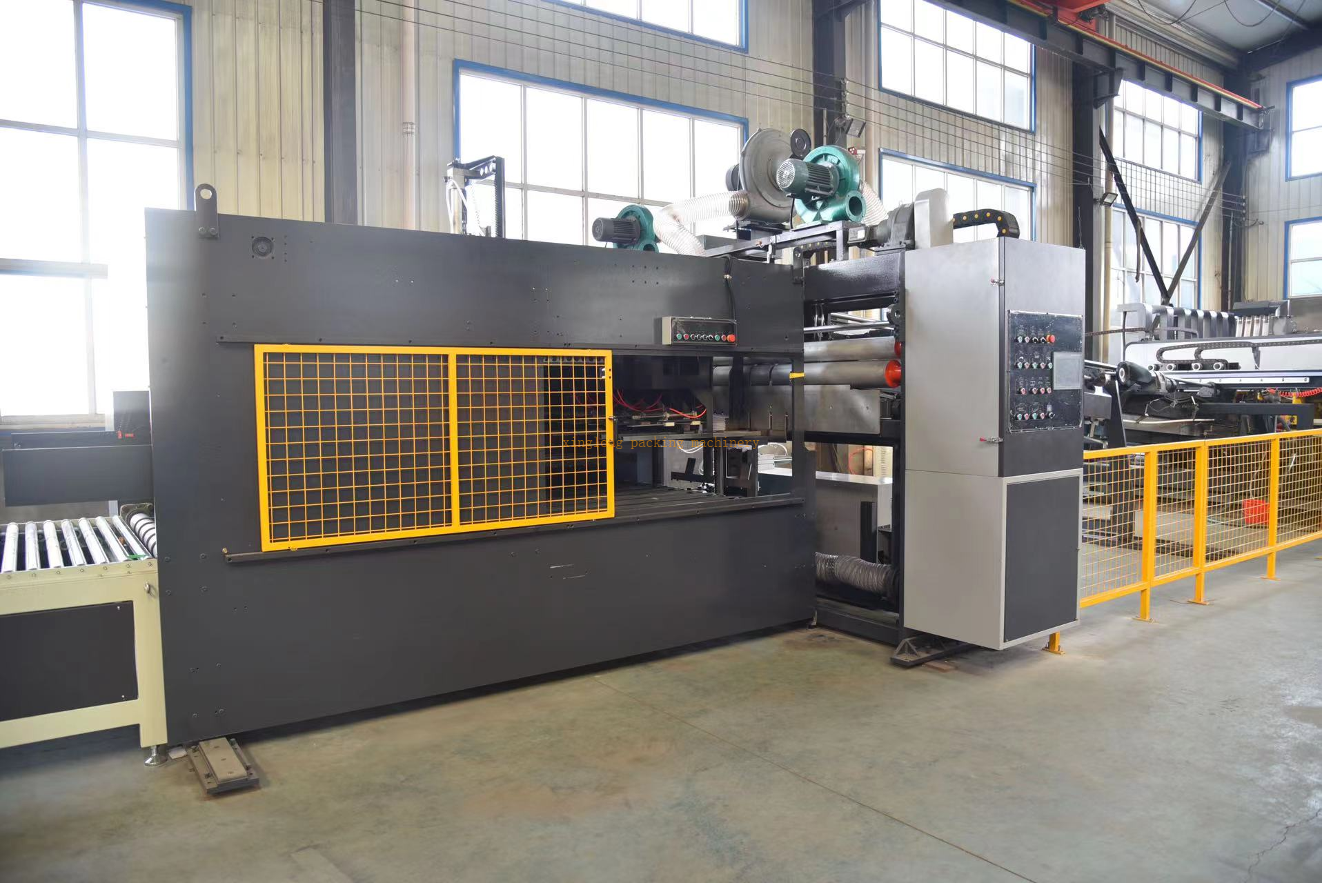 High speed LDX serious Printing slotting die cutting folding gluing strapping inline